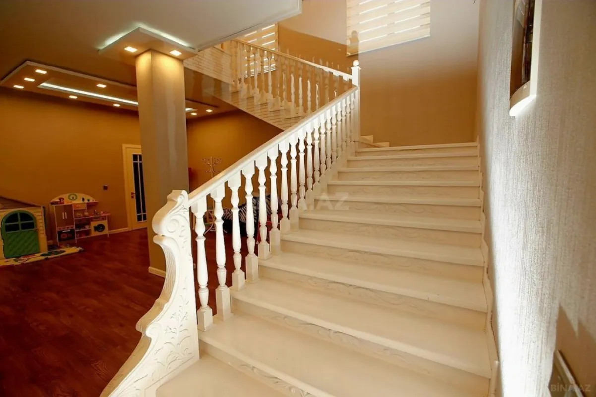Satılır 6 otaqlı həyət evi 430 m²