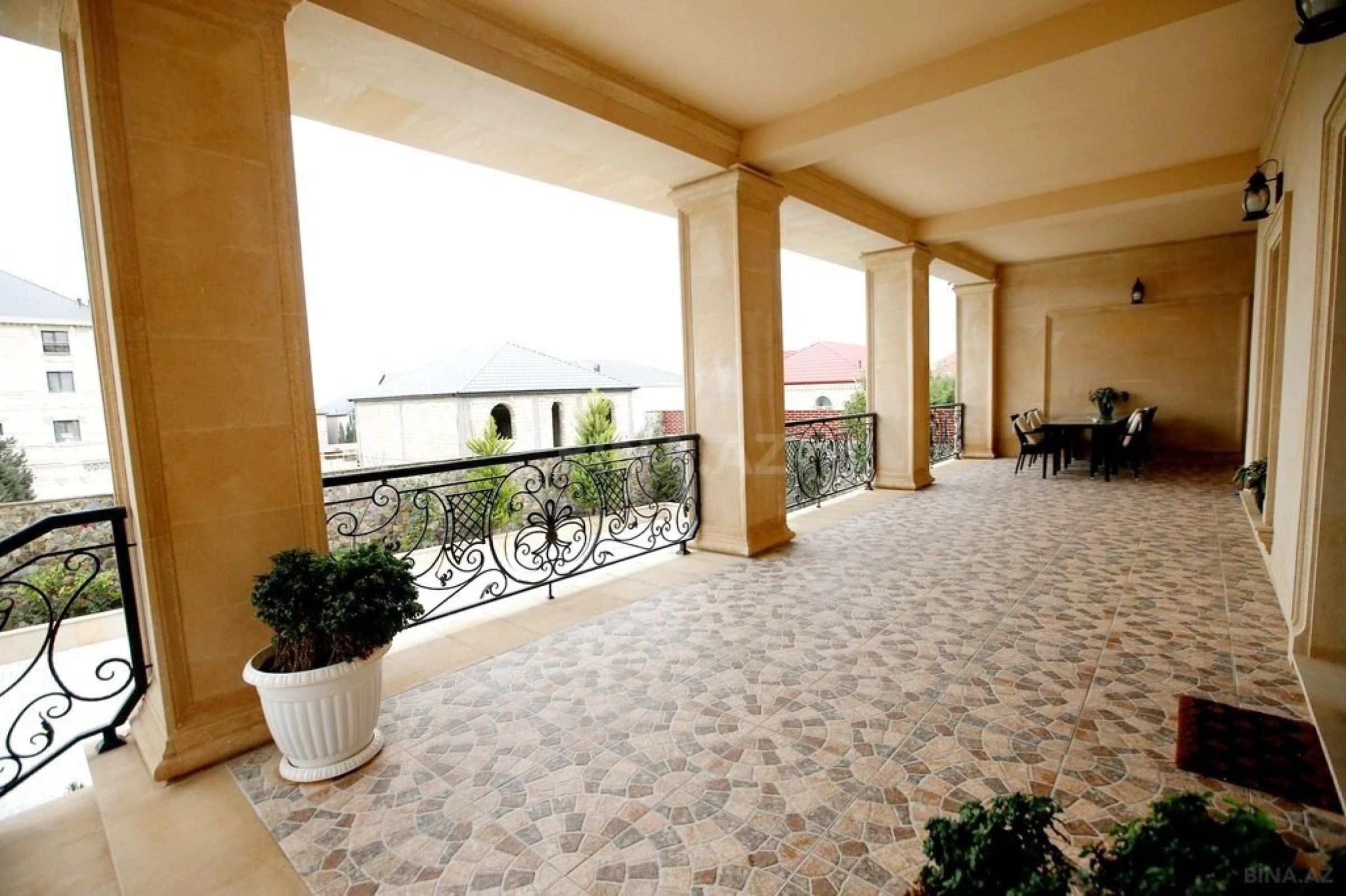 Satılır 6 otaqlı həyət evi 430 m²