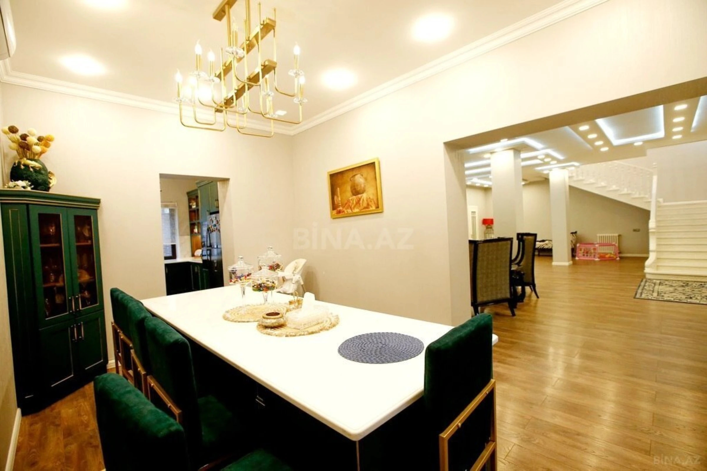 Satılır 6 otaqlı həyət evi 430 m²