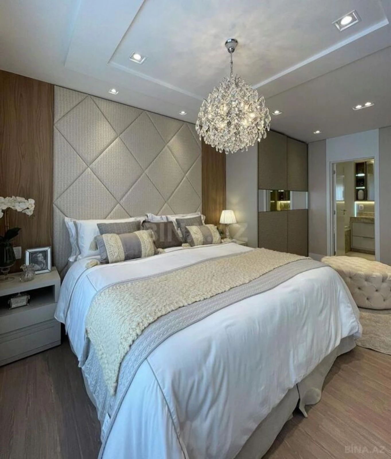 Satılır 4 otaqlı mənzil 210 m²