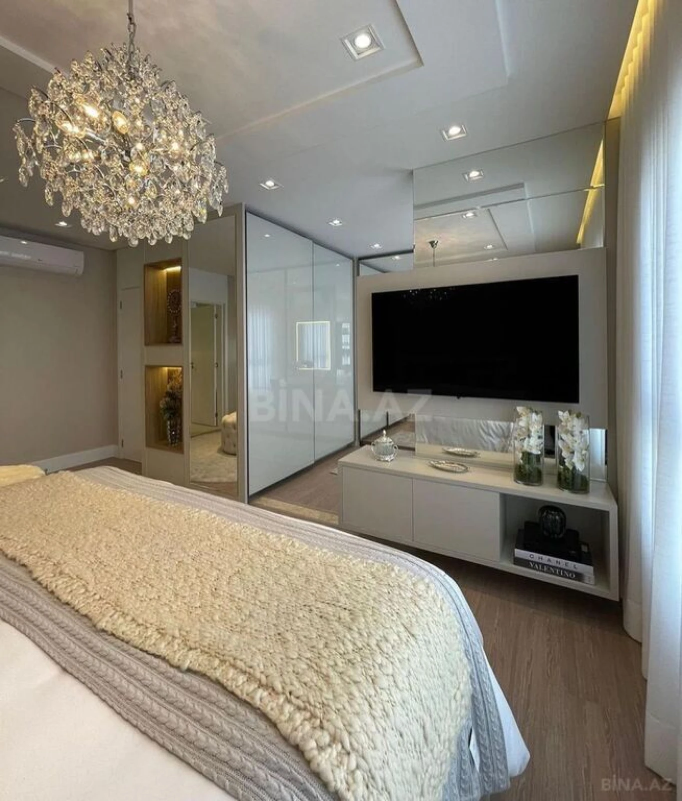 Satılır 4 otaqlı mənzil 210 m²