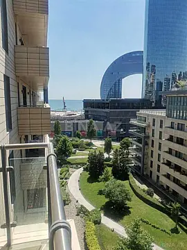 Satılır 4 otaqlı mənzil 210 m²