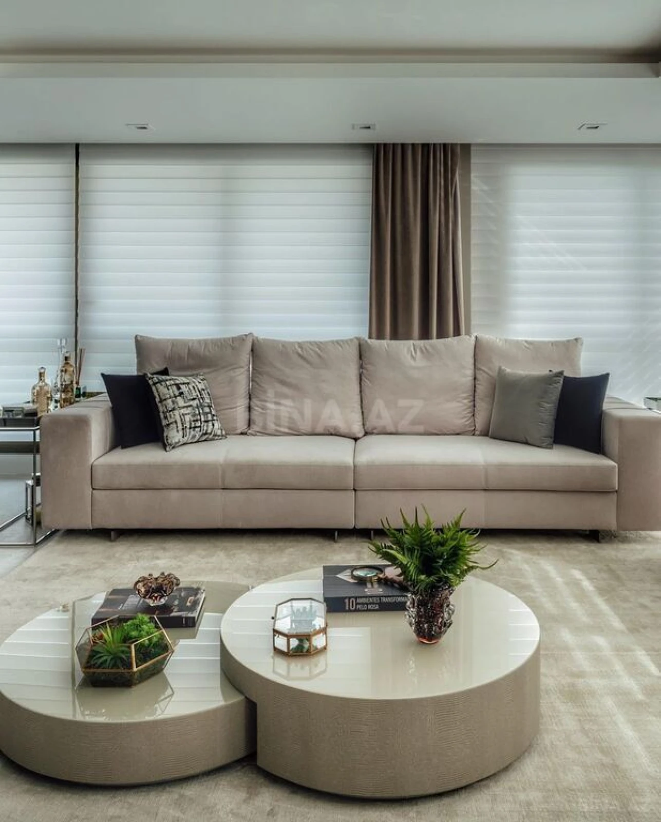 Satılır 4 otaqlı mənzil 210 m²