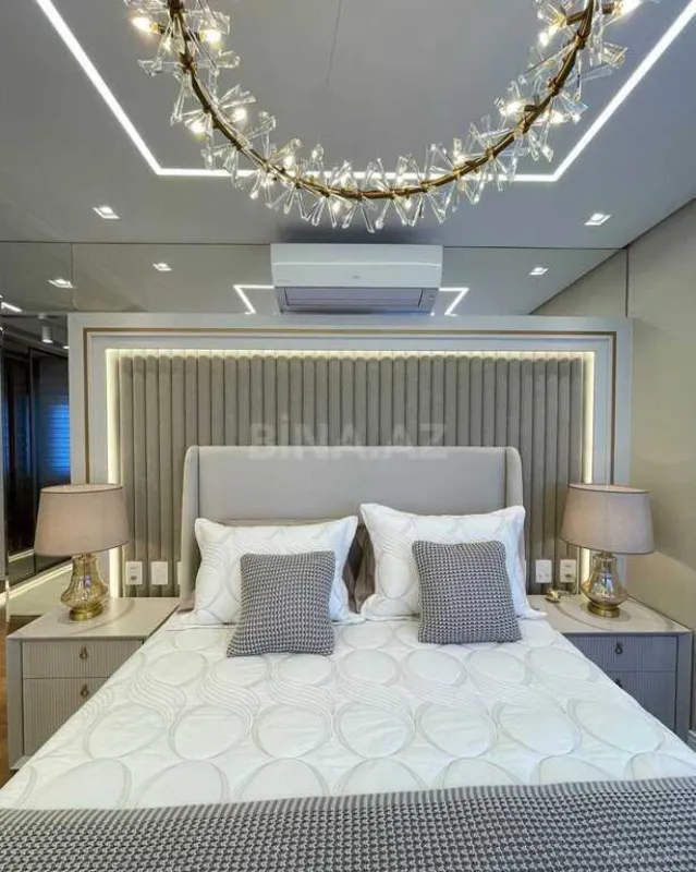 Satılır 4 otaqlı mənzil 210 m²