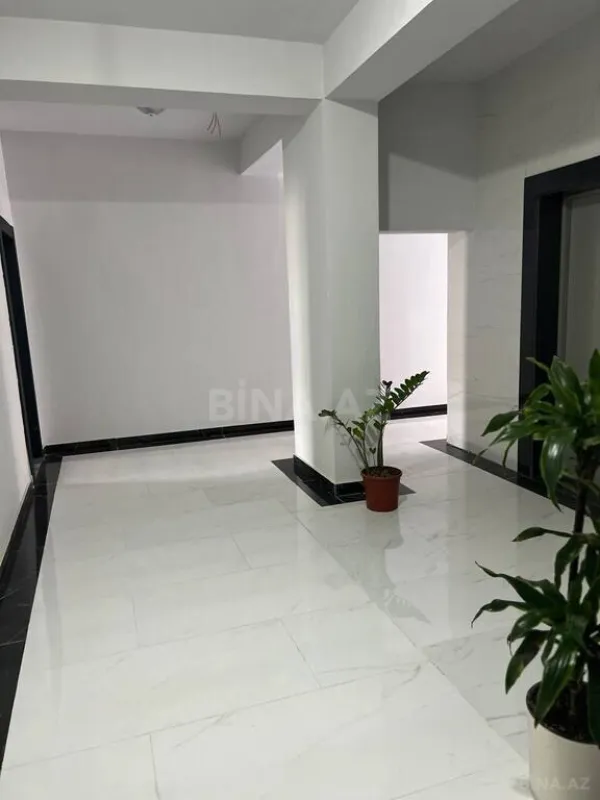 Satılır 4 otaqlı mənzil 130 m²