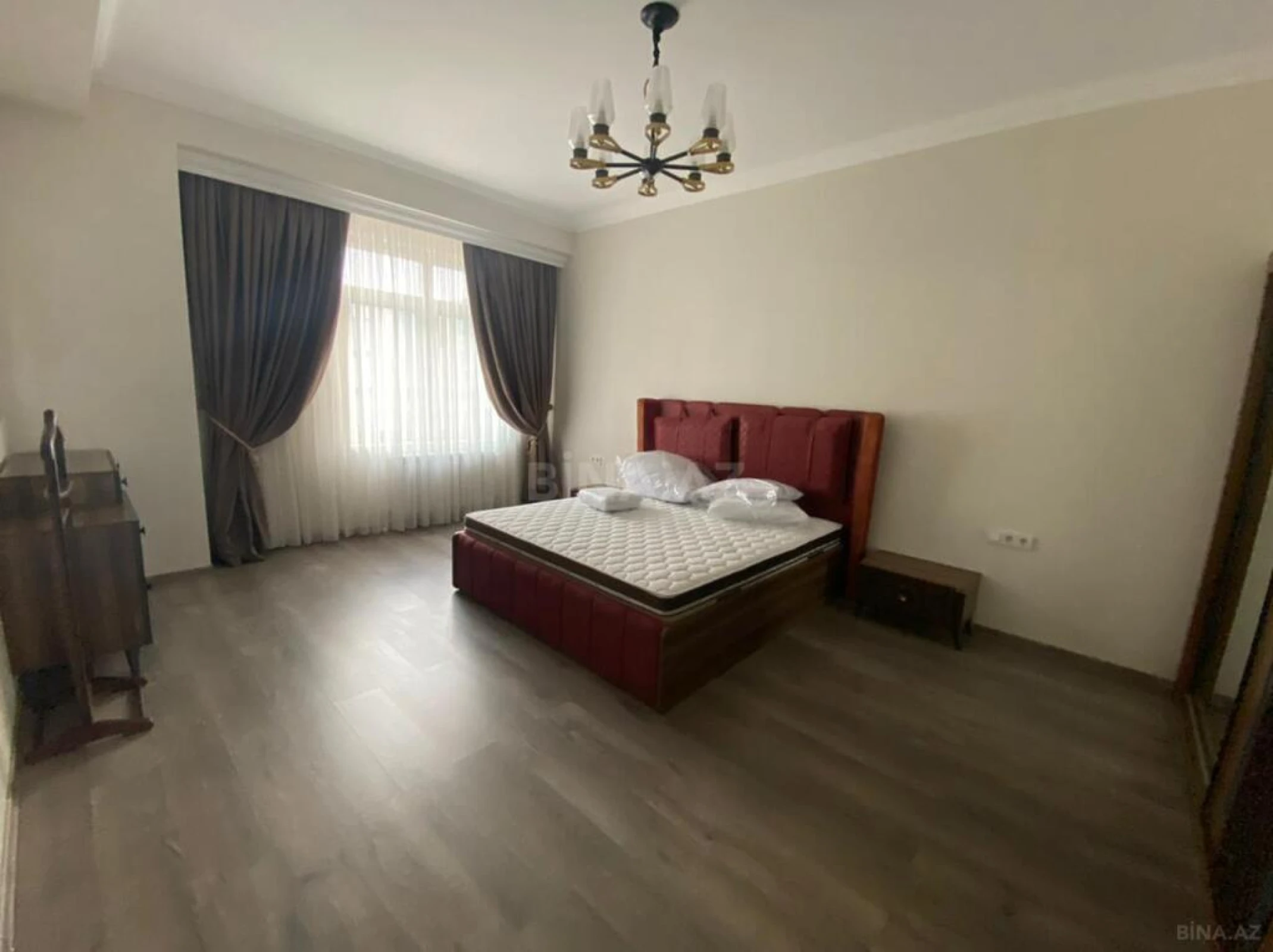 Kirayə verilir 4 otaqlı mənzil 190 m²