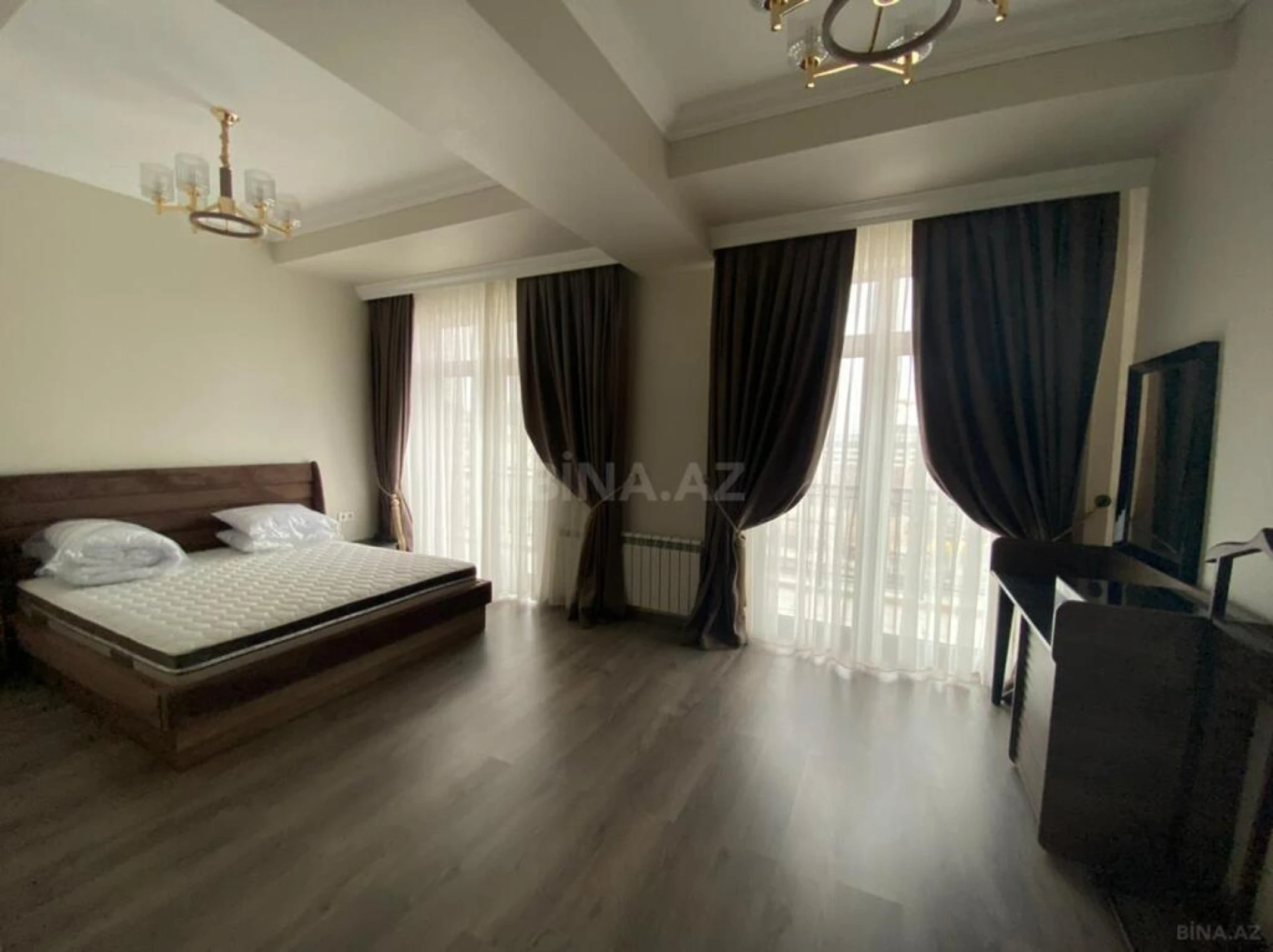 Kirayə verilir 4 otaqlı mənzil 190 m²