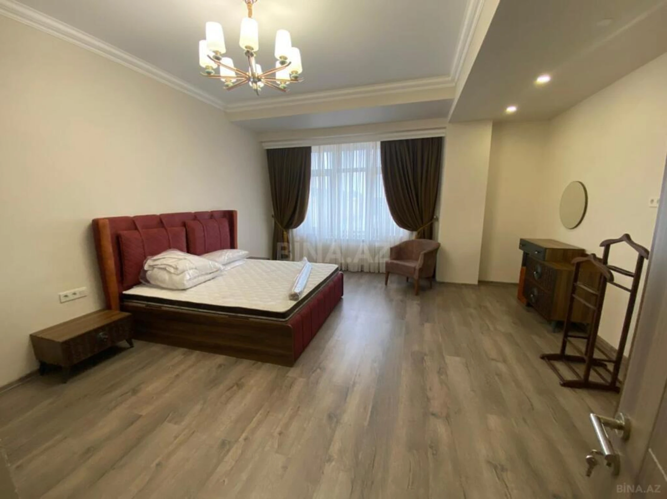 Kirayə verilir 4 otaqlı mənzil 190 m²