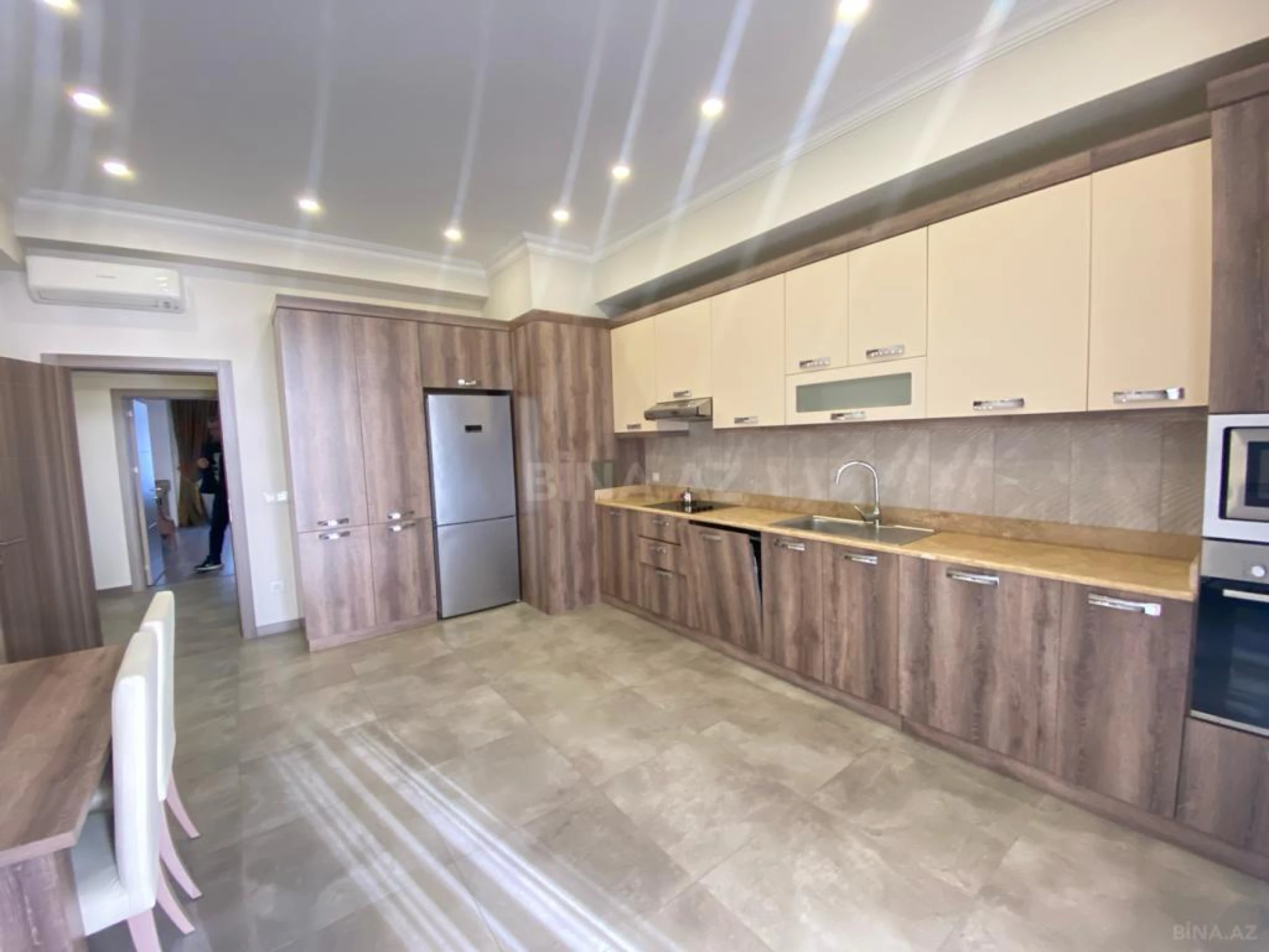 Kirayə verilir 4 otaqlı mənzil 190 m²