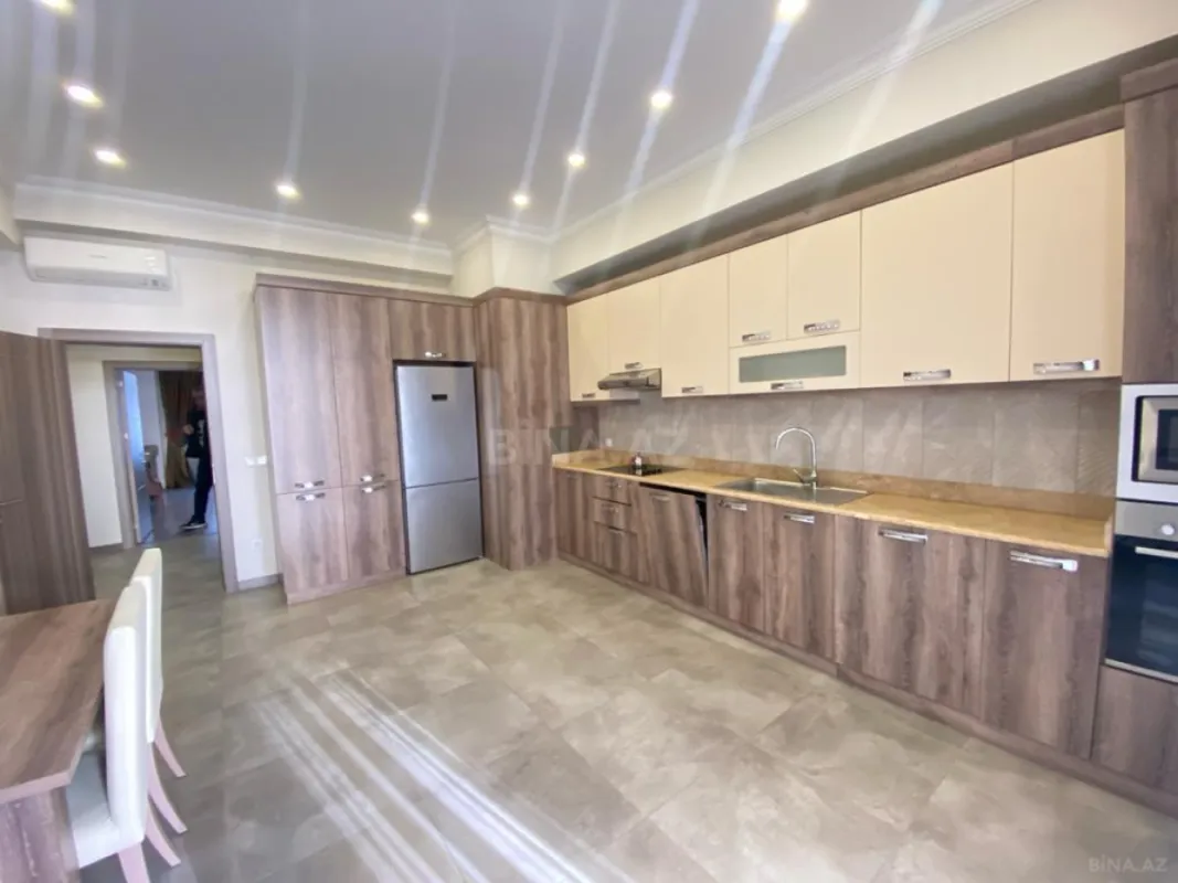 Kirayə verilir 4 otaqlı mənzil 190 m²