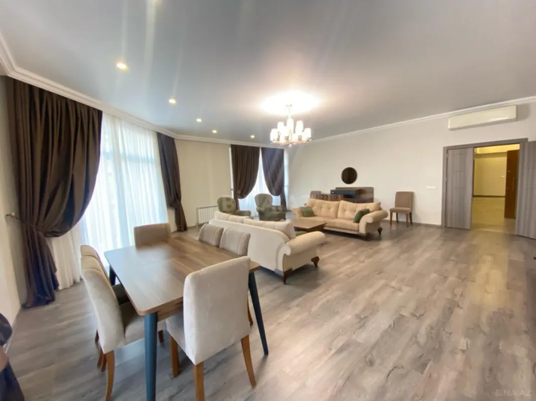 Kirayə verilir 4 otaqlı mənzil 190 m²