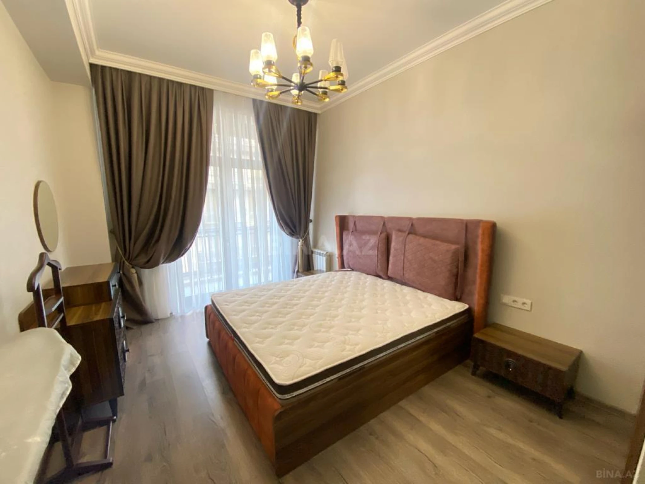 Kirayə verilir 4 otaqlı mənzil 190 m²