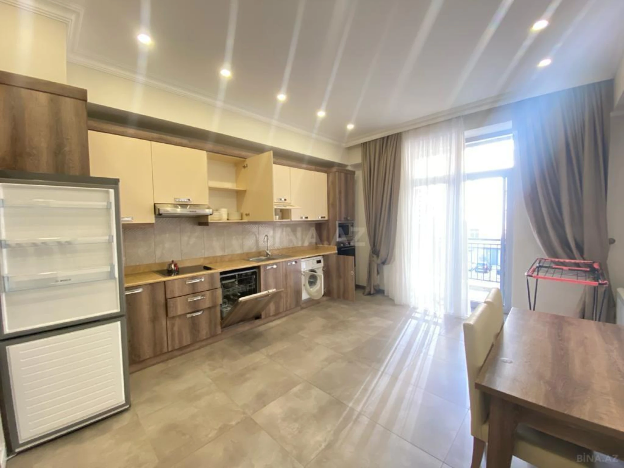 Kirayə verilir 4 otaqlı mənzil 190 m²