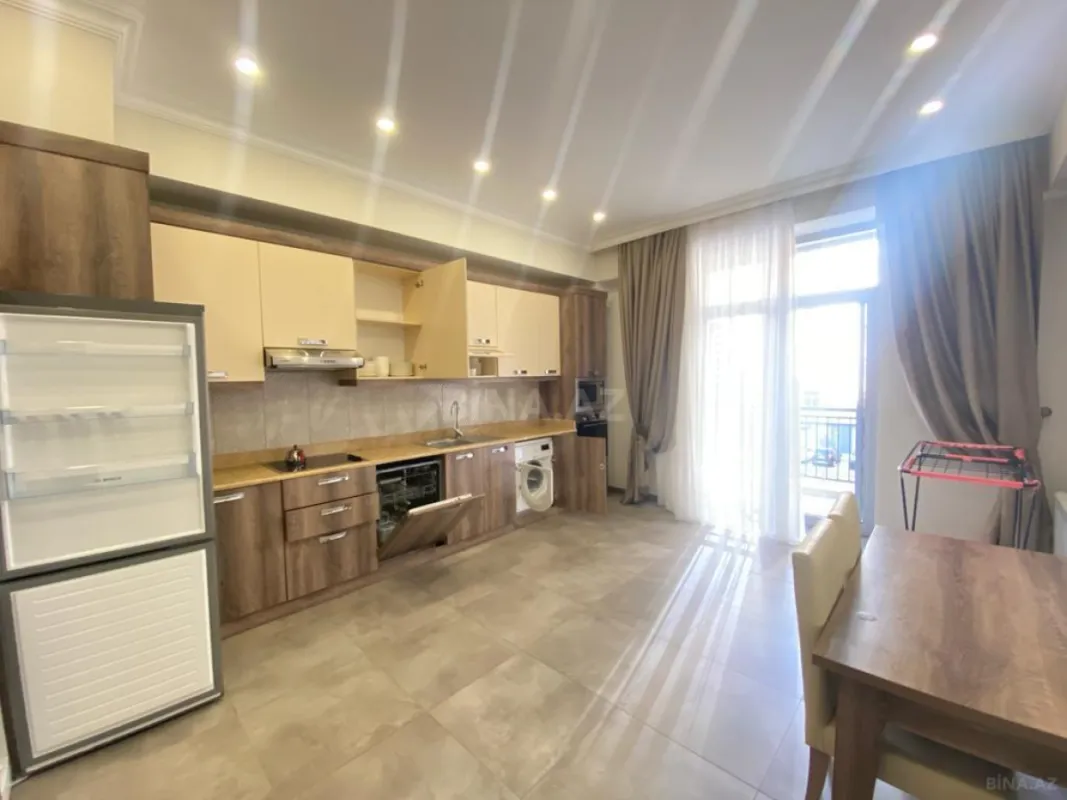 Kirayə verilir 4 otaqlı mənzil 190 m²