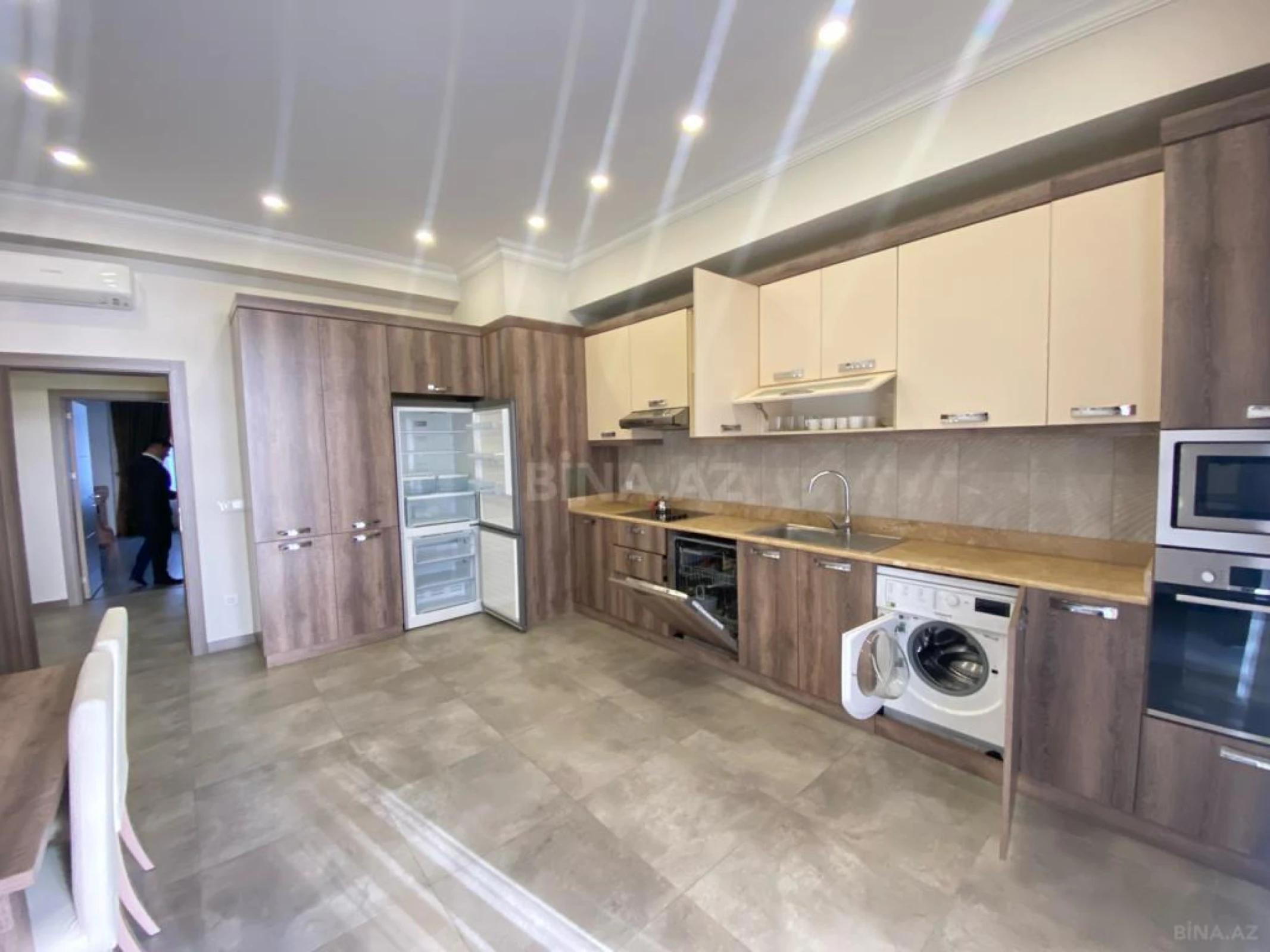 Kirayə verilir 4 otaqlı mənzil 190 m²