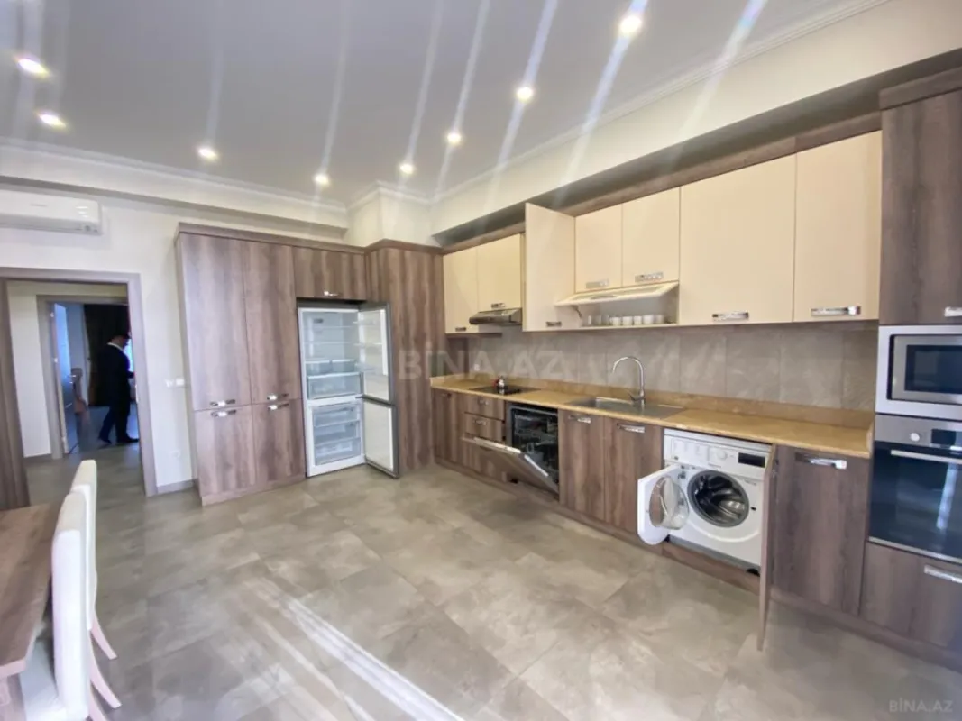 Kirayə verilir 4 otaqlı mənzil 190 m²