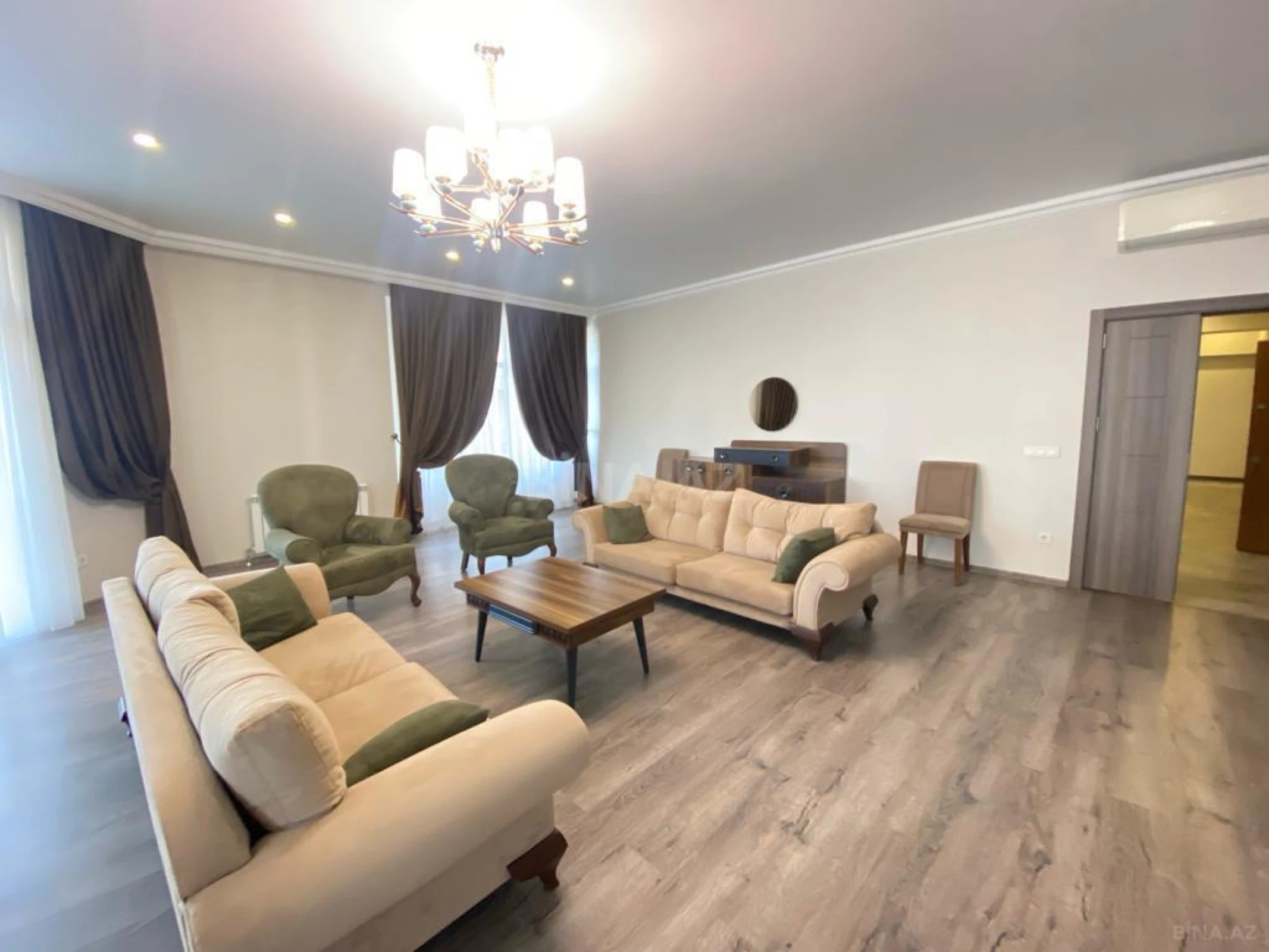 Kirayə verilir 4 otaqlı mənzil 190 m²