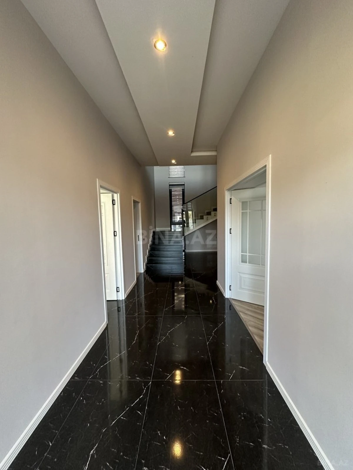 Kirayə verilir 5 otaqlı həyət evi 290 m²