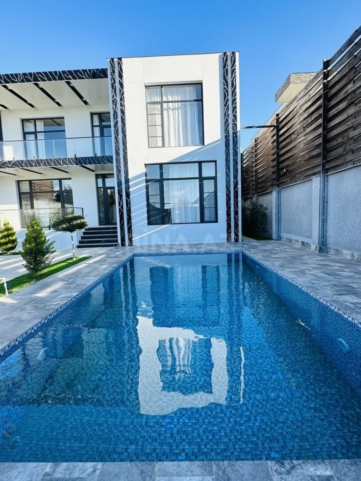 Kirayə verilir 5 otaqlı həyət evi 290 m²