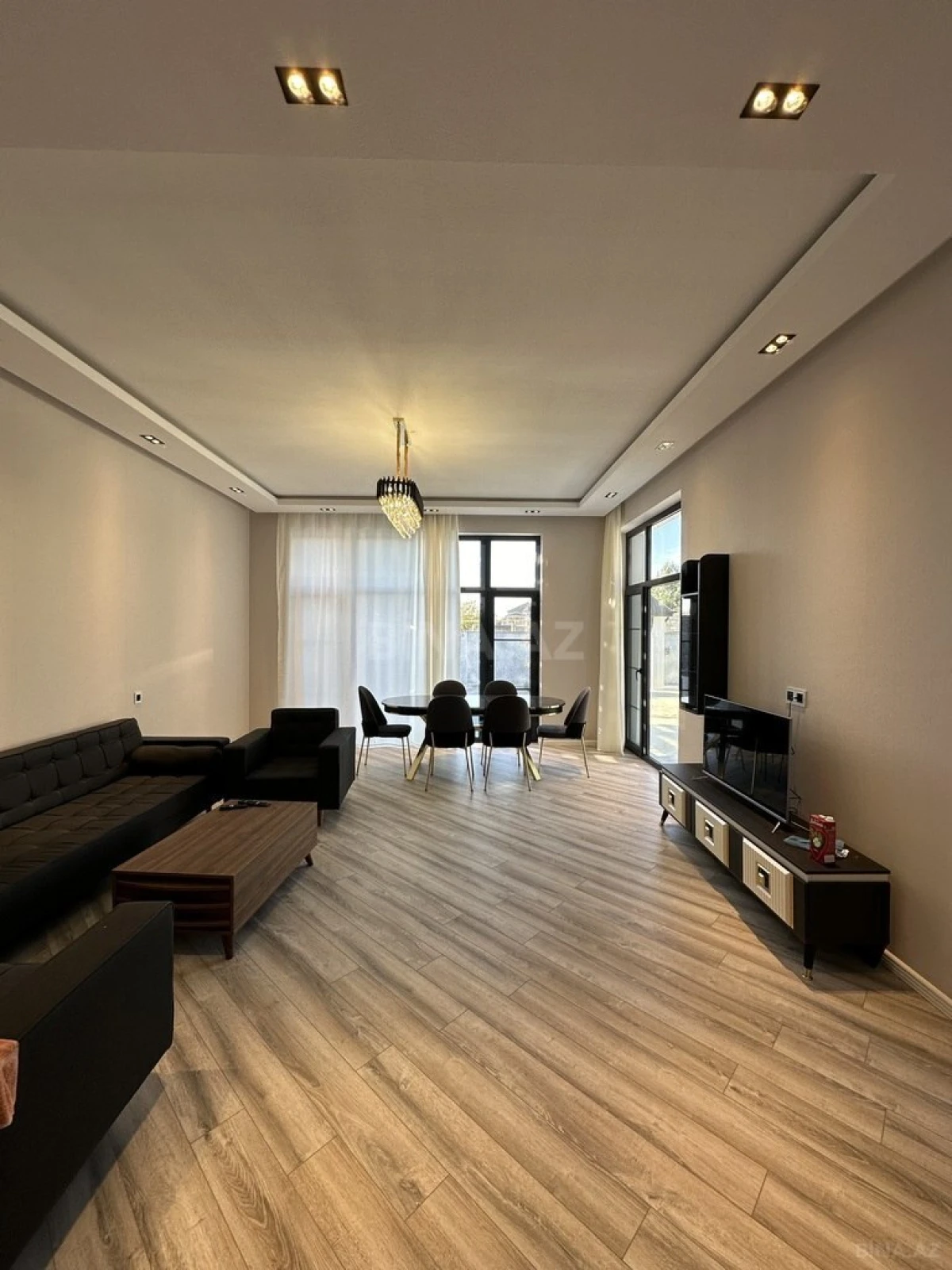 Kirayə verilir 5 otaqlı həyət evi 290 m²