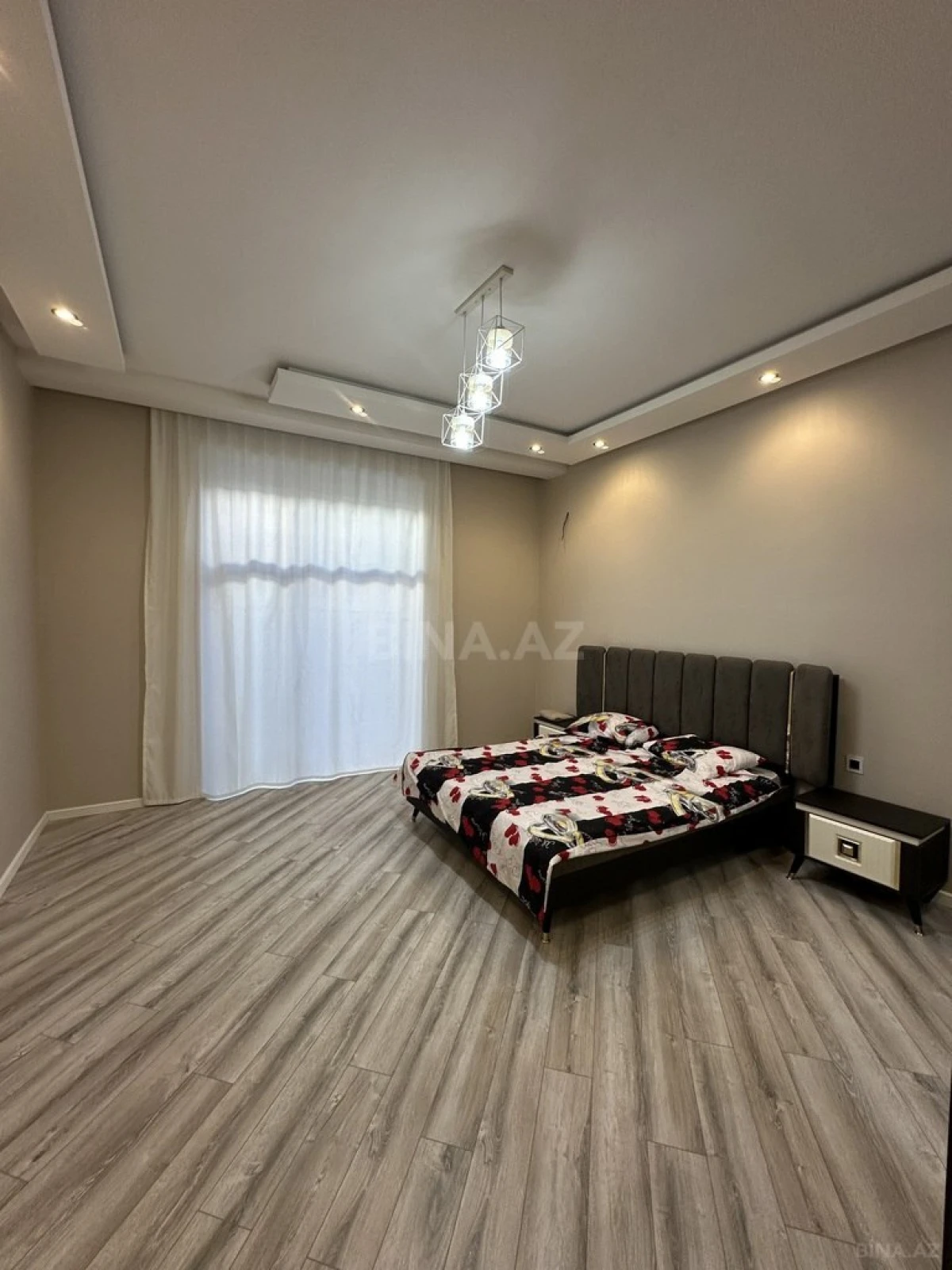 Kirayə verilir 5 otaqlı həyət evi 290 m²