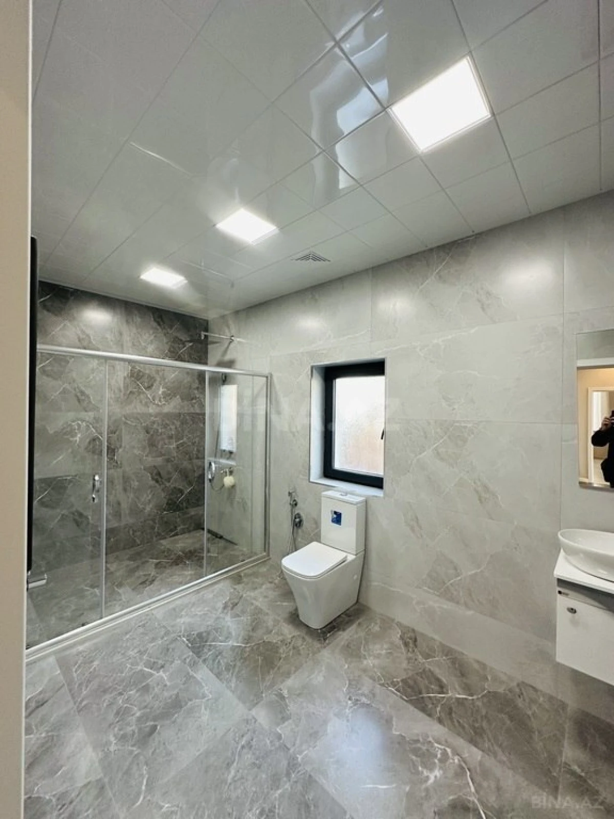 Kirayə verilir 5 otaqlı həyət evi 290 m²