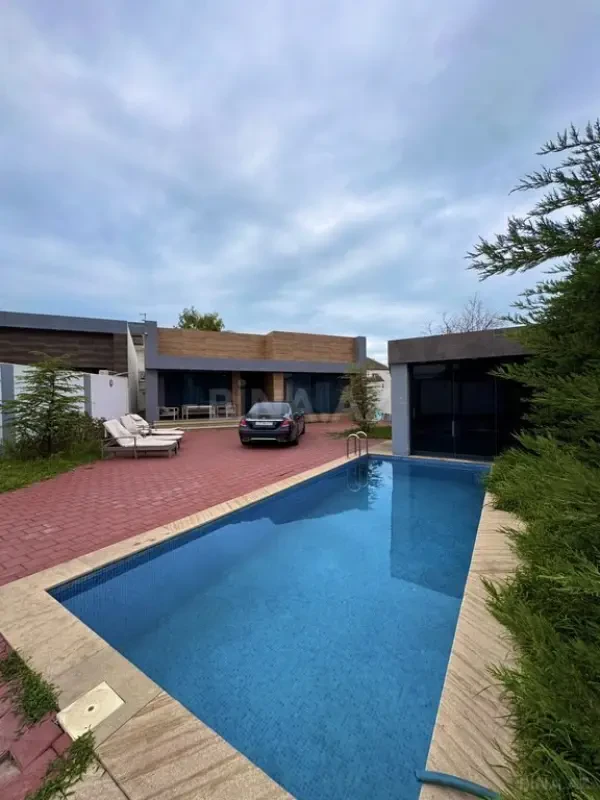 Kirayə verilir 5 otaqlı həyət evi 250 m²