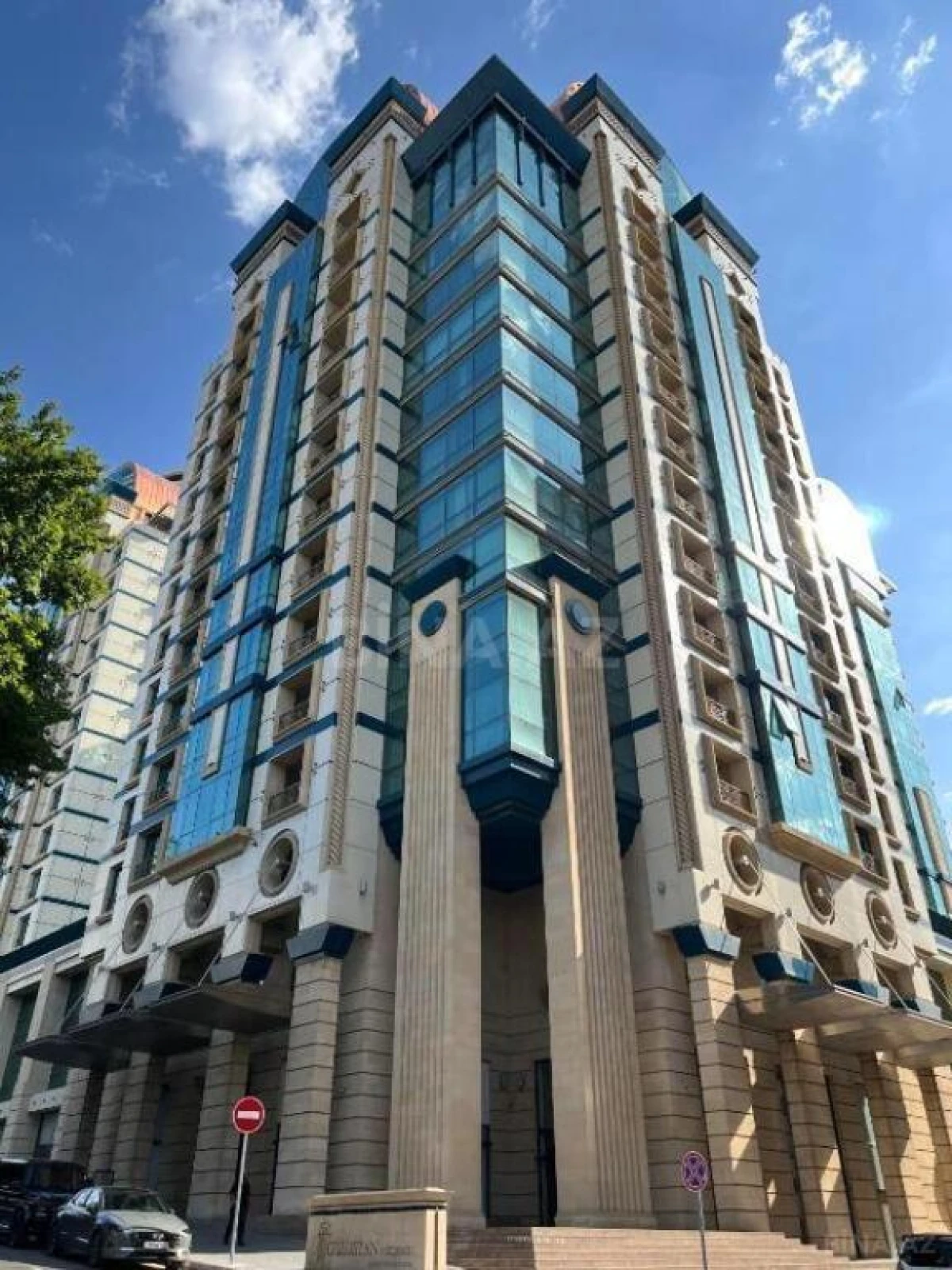 Satılır 15 otaqlı mənzil 870 m²