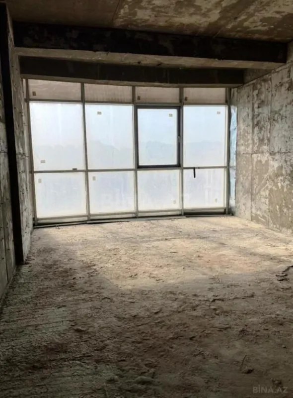 Satılır 15 otaqlı mənzil 870 m²