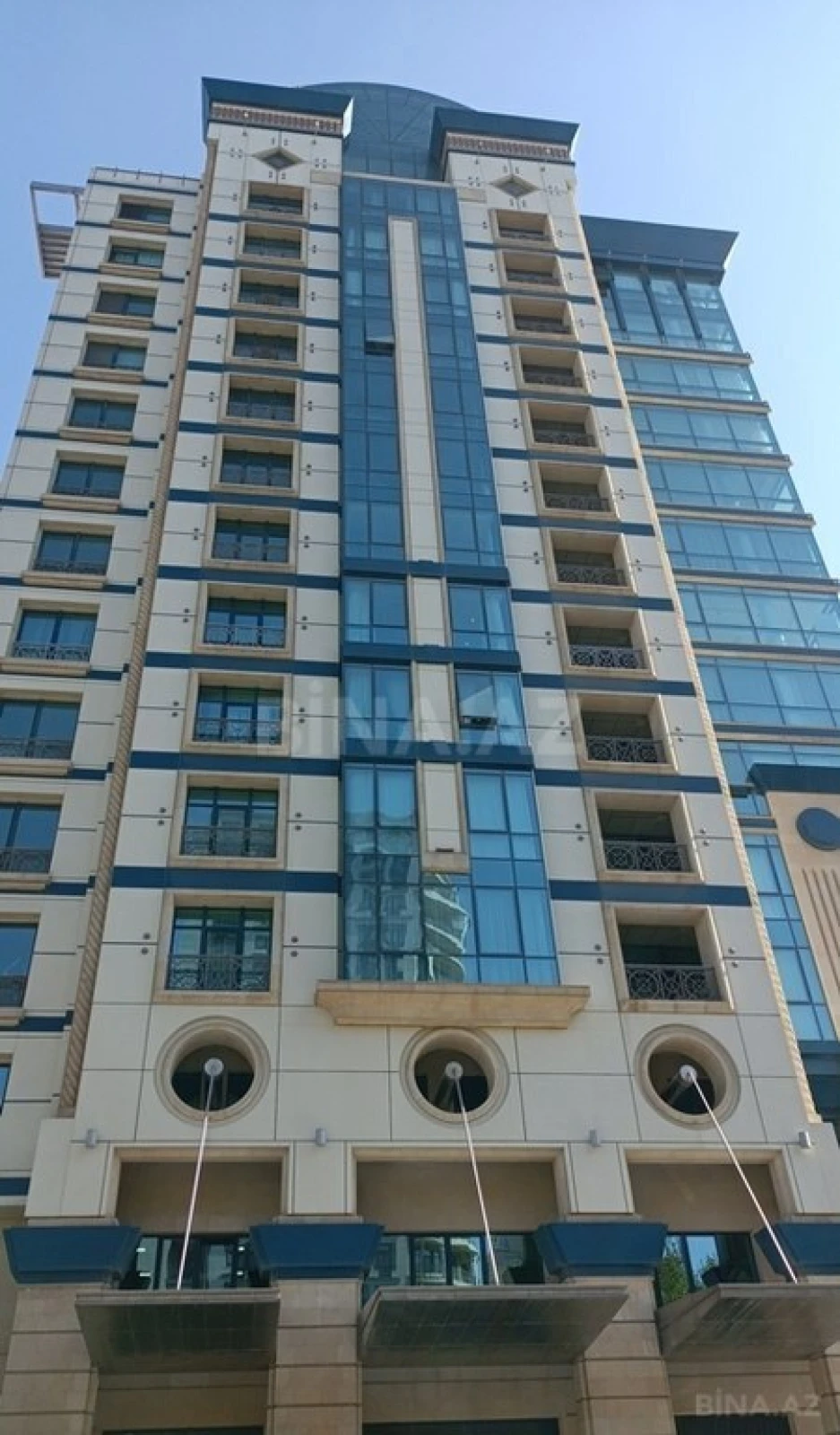 Satılır 15 otaqlı mənzil 870 m²