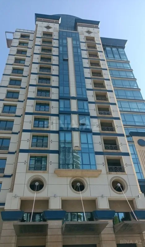 Satılır 15 otaqlı mənzil 870 m²