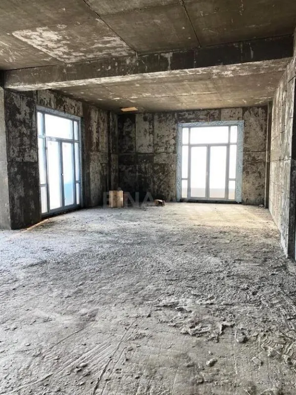Satılır 15 otaqlı mənzil 870 m²