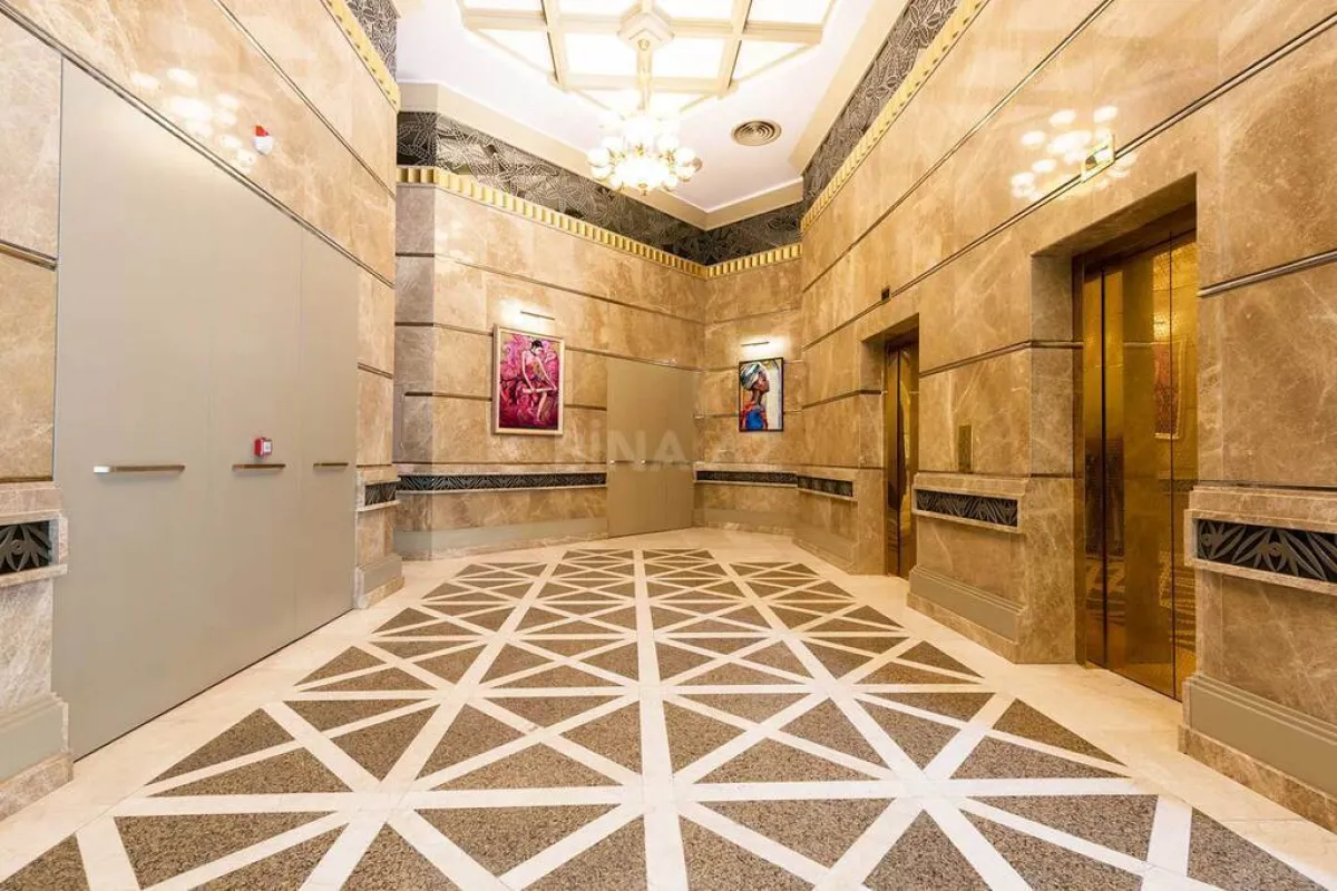 Satılır 15 otaqlı mənzil 870 m²