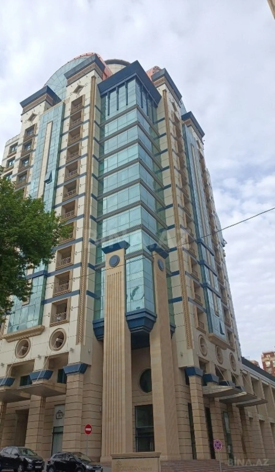 Satılır 15 otaqlı mənzil 870 m²