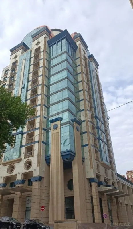 Satılır 15 otaqlı mənzil 870 m²