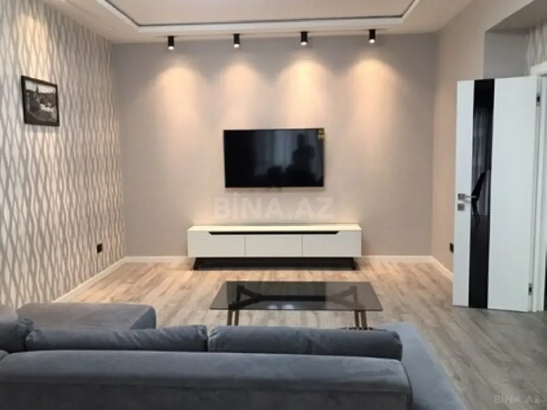 Kirayə verilir 2 otaqlı mənzil 105 m²