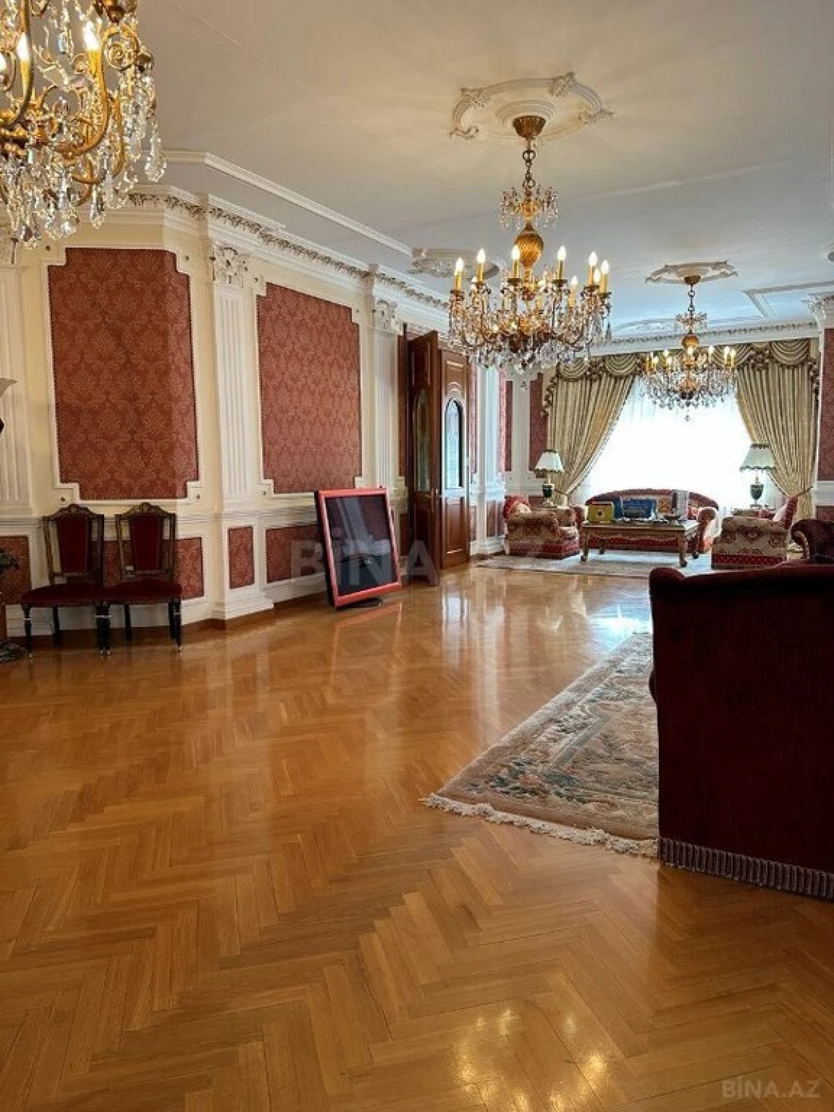 Satılır 9 otaqlı həyət evi 1000 m²