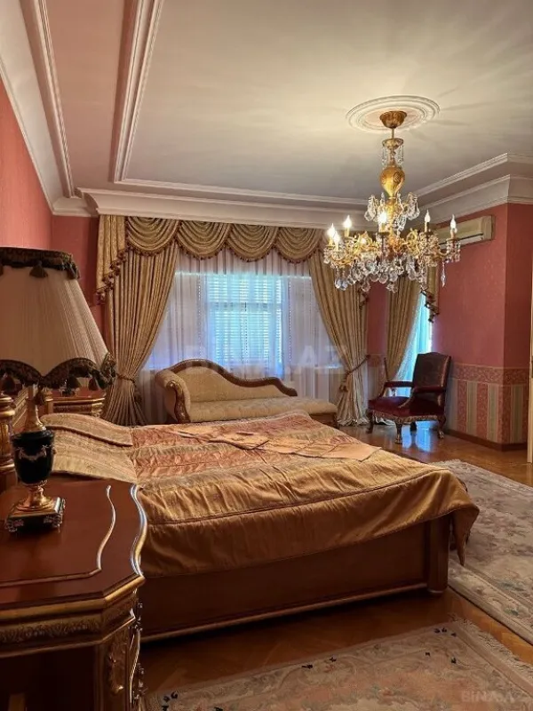 Satılır 9 otaqlı həyət evi 1000 m²