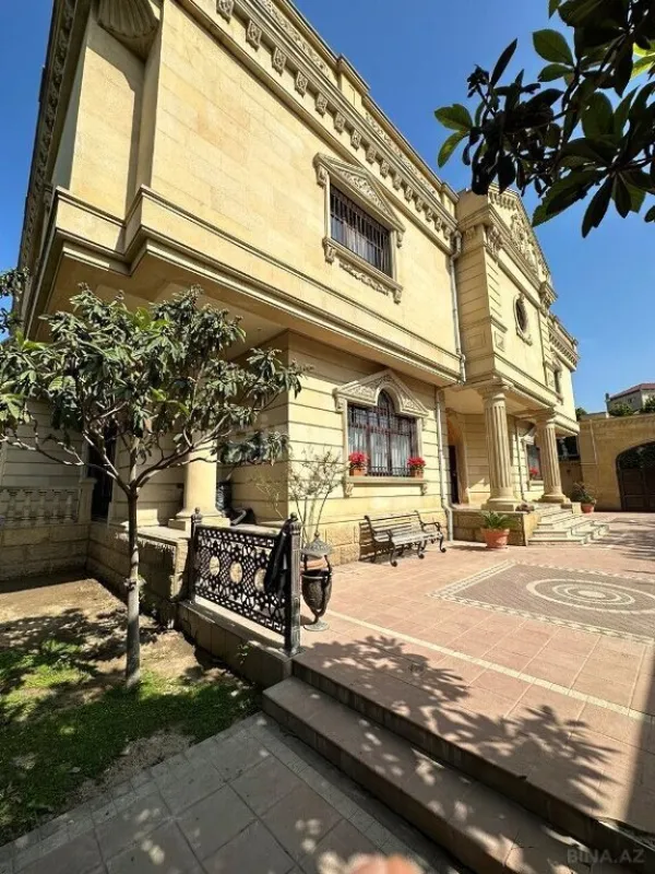 Satılır 9 otaqlı həyət evi 1000 m²