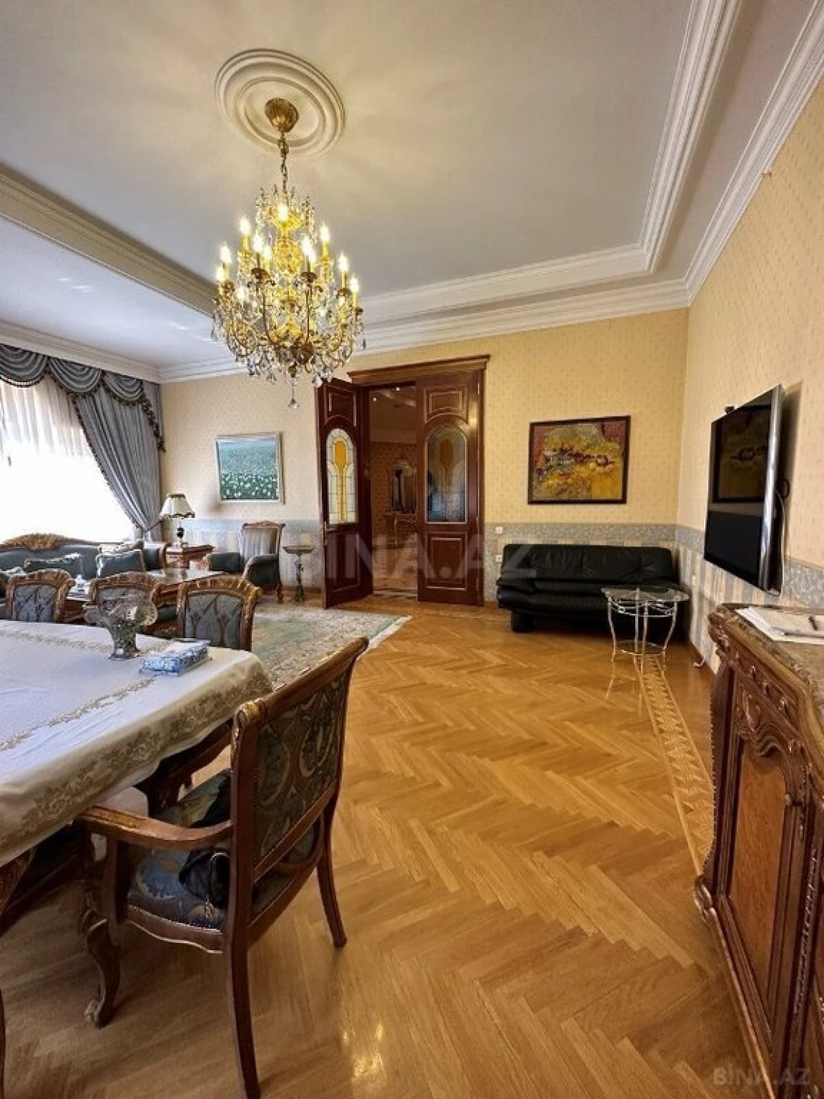 Satılır 9 otaqlı həyət evi 1000 m²