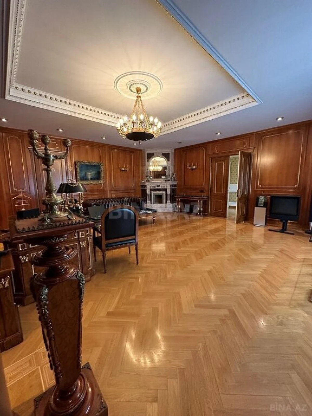 Satılır 9 otaqlı həyət evi 1000 m²