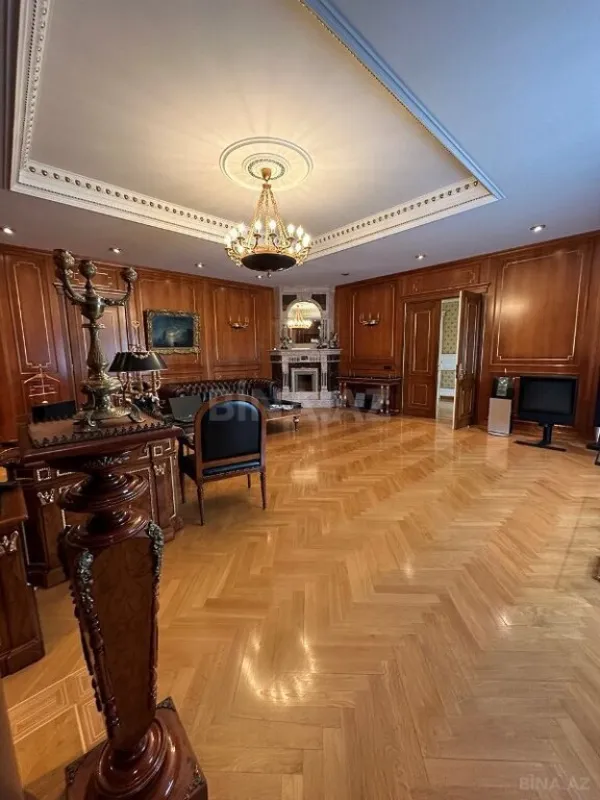 Satılır 9 otaqlı həyət evi 1000 m²