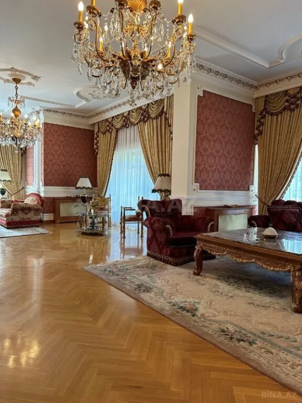 Satılır 9 otaqlı həyət evi 1000 m²