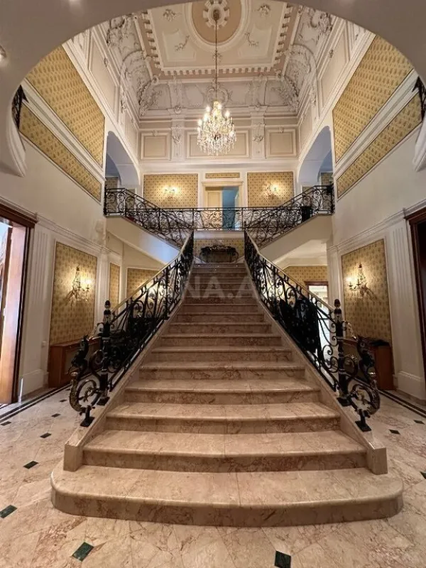 Satılır 9 otaqlı həyət evi 1000 m²