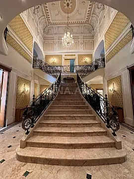 Satılır 9 otaqlı həyət evi 1000 m²