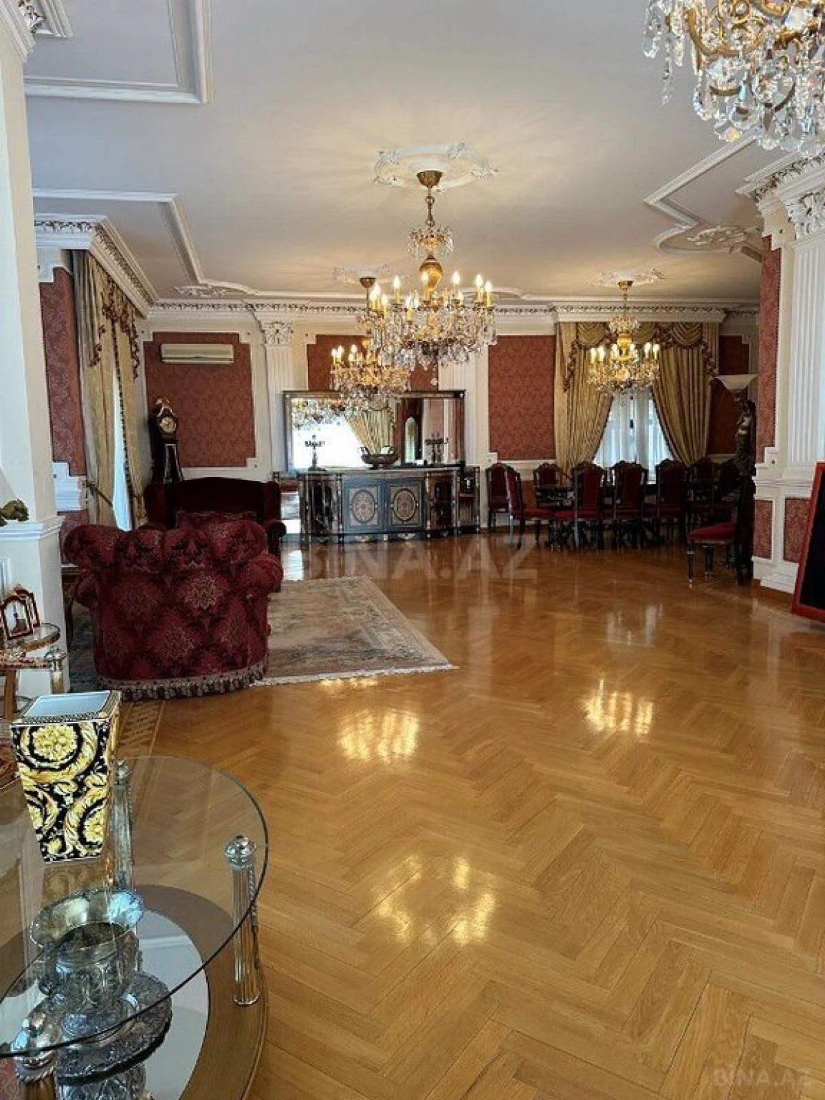 Satılır 9 otaqlı həyət evi 1000 m²