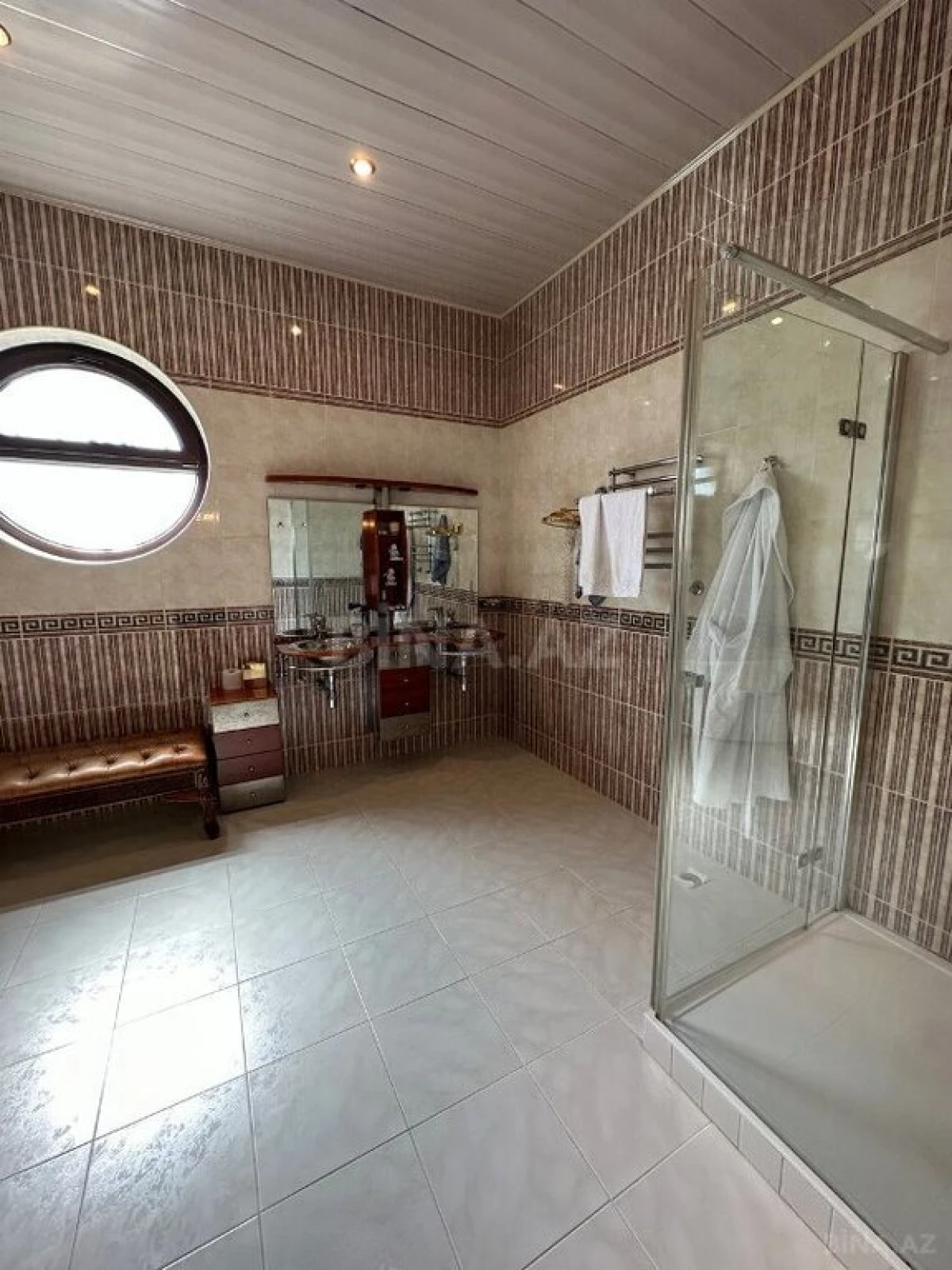 Satılır 9 otaqlı həyət evi 1000 m²