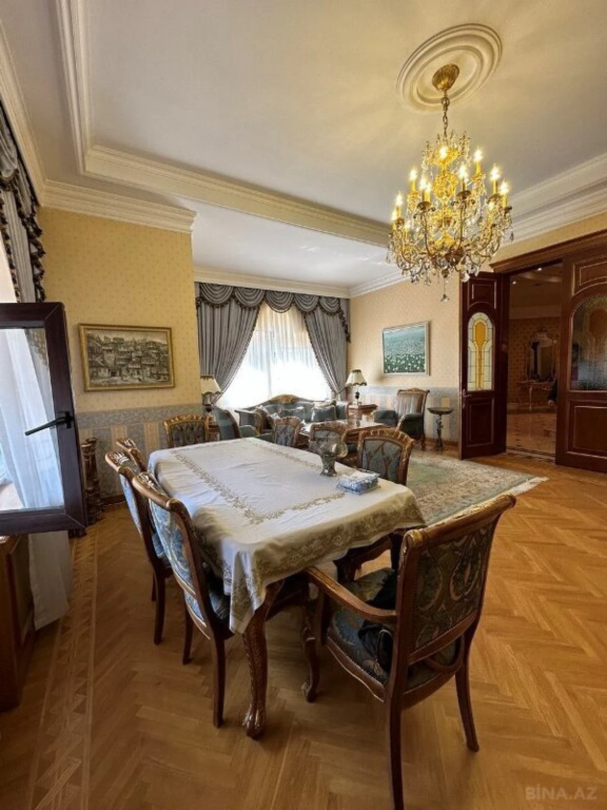 Satılır 9 otaqlı həyət evi 1000 m²