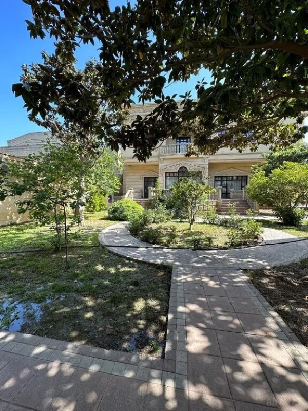 Satılır 9 otaqlı həyət evi 1000 m²