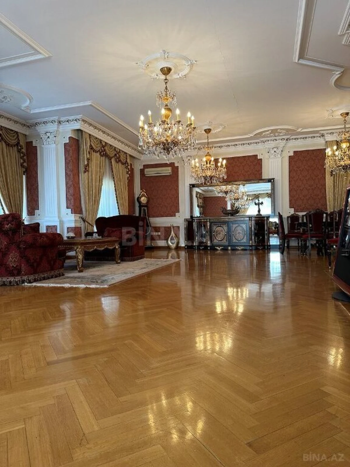 Satılır 9 otaqlı həyət evi 1000 m²